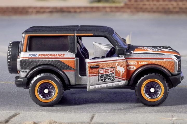 2021 Ford Bronco Matchbox Collectors Diecast - Exterior 003 - Side
