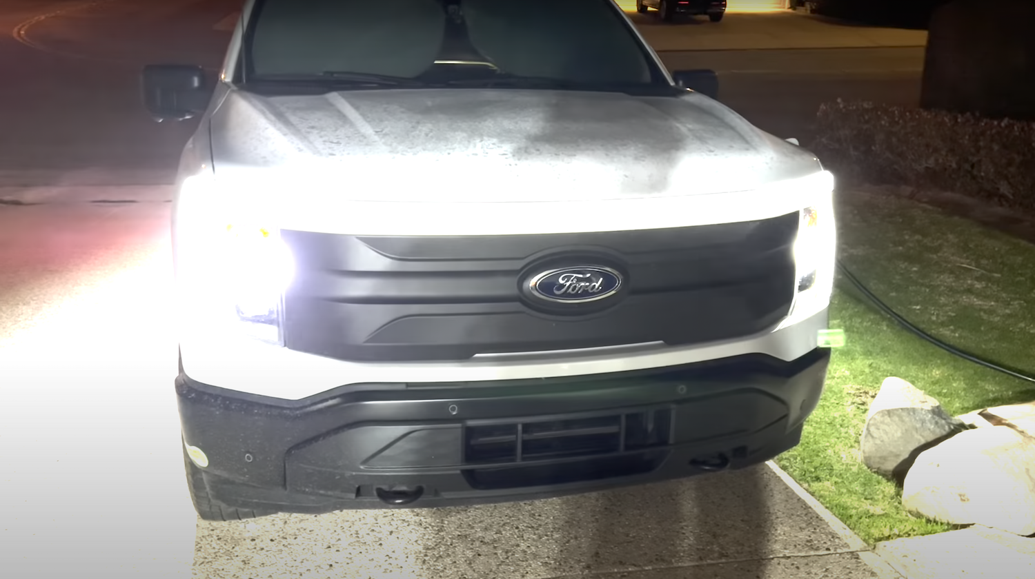 Ford F-150 Electric Pickup Truck To Feature Massive Front Light Bar