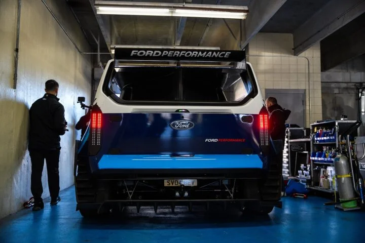 Ford SuperVan With New 2024 Livery - Exterior 004 - Rear