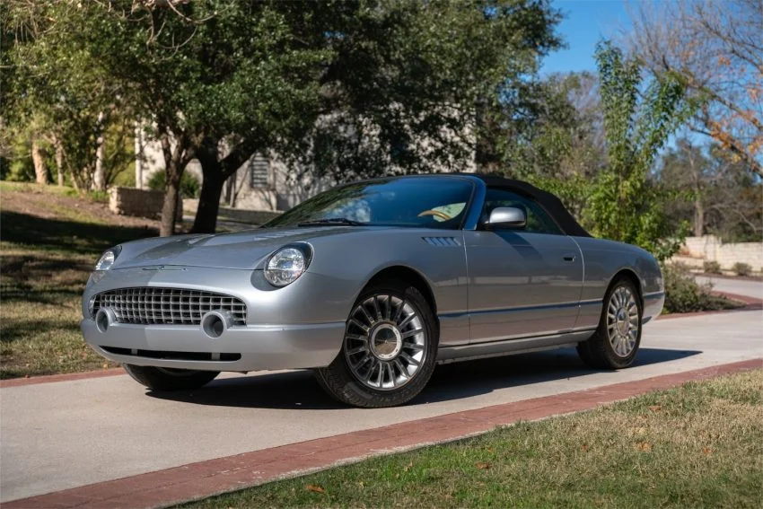 2002 Ford Supercharged Thunderbird Concept - Exterior 001 - Front Three Quarters