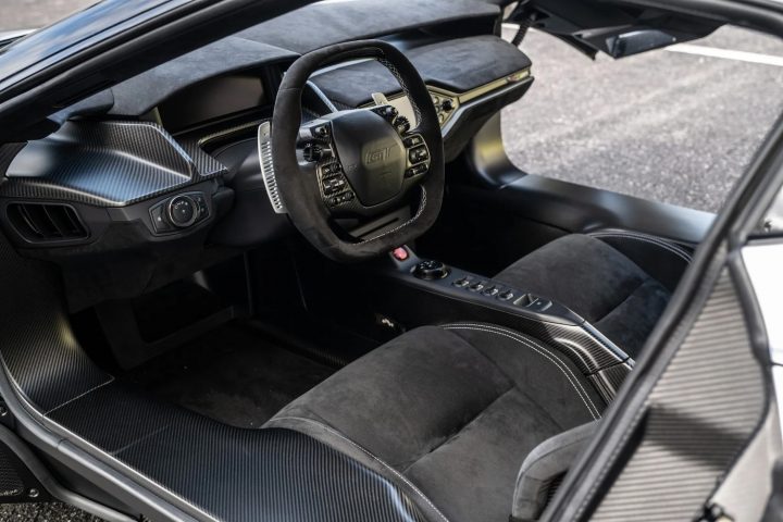 2020 Ford GT Carbon Series With 800 Miles - Interior 001