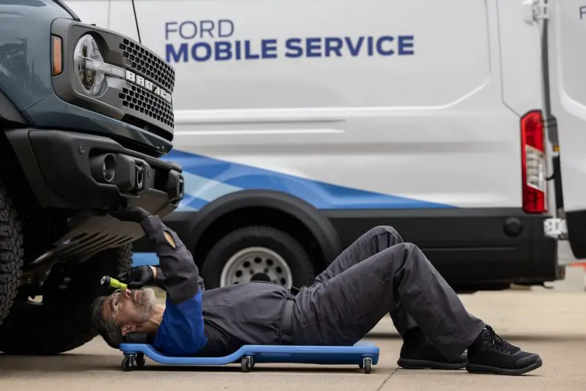 A photo showing the Ford Mobile Pickup And Delivery Service.