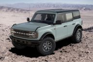 2024 Ford Bronco Badlands With Shadow Black Painted Hard Top - Exterior 001 - Front Three Quarters