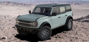 2024 Ford Bronco Badlands With Shadow Black Painted Hard Top - Exterior 001 - Front Three Quarters
