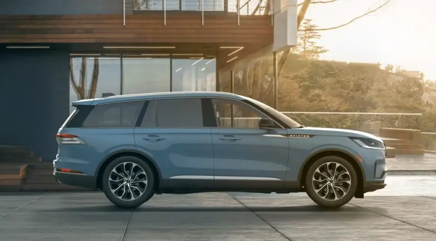 2025 Lincoln Aviator Adds New Whisper Blue Metallic Color