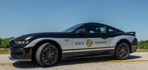 North Carolina State Highway Patrol 2024 Ford Mustang - Exterior 001 - Front Three Quarters