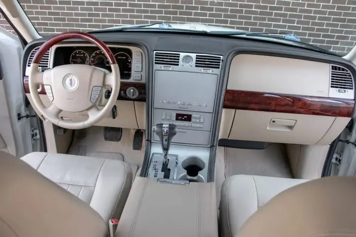 2005 Lincoln Navigator With 57K Miles - Interior 001