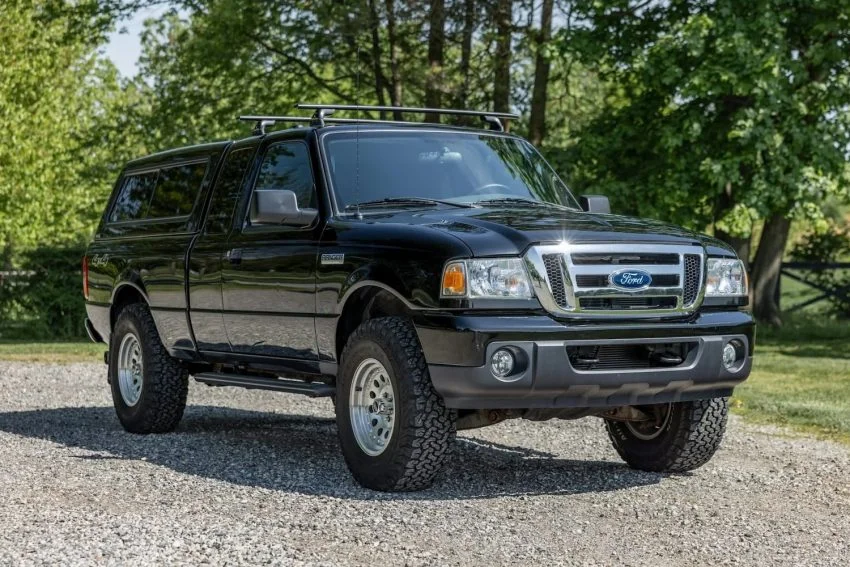2010 Ford Ranger XLT With 16k Miles - Exterior 001 - Front Three Quarters