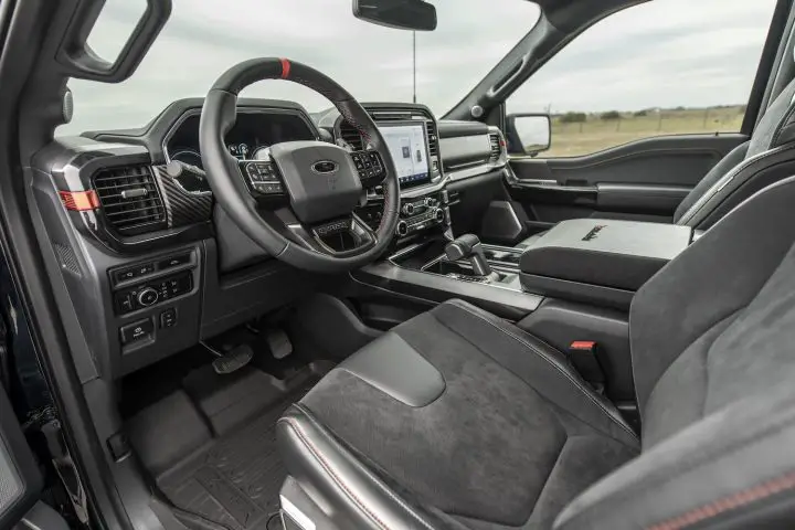 Hennessey VelociRaptoR 1000 - Interior 001