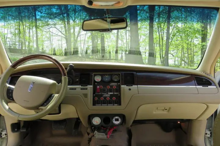 Supercharged 2006 Lincoln Town Car Signature - Interior 001