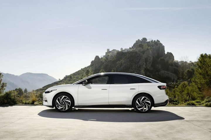 Volkswagen ID.7 - Exterior 002 - Side