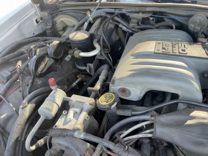 1990 Ford LTD Crown Victoria With 32K Miles - Engine Bay 001