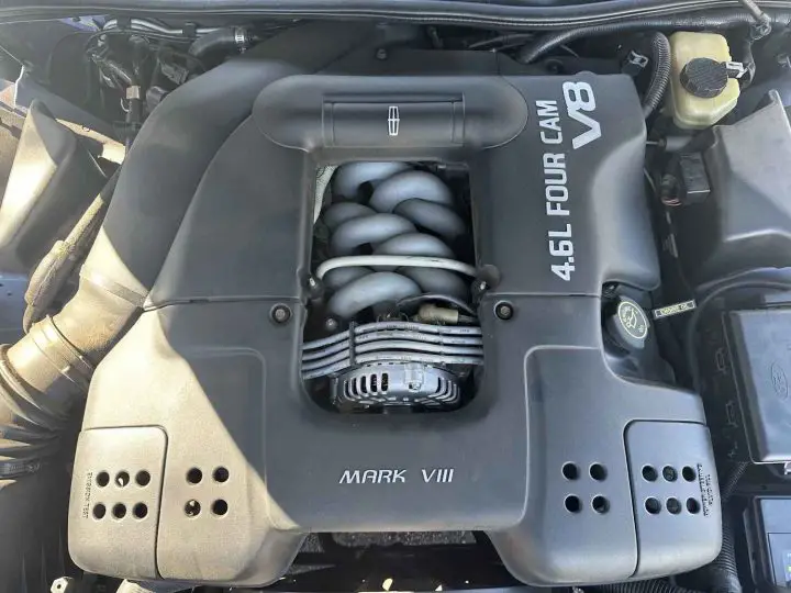 1995 Lincoln Mark VII With 22K Miles - Engine Bay 001