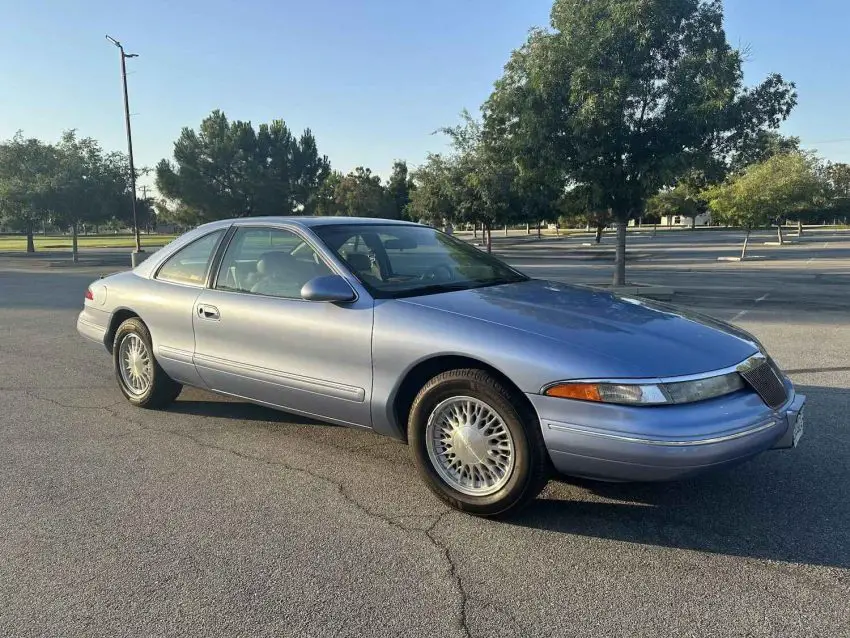 1995 Lincoln Mark VII With 22K Miles - Exterior 001 - Front Three Quarters