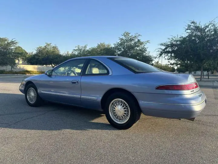 1995 Lincoln Mark VII With 22K Miles - Exterior 002 - Rear Three Quarters