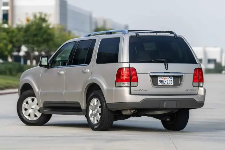 2003 Lincoln Aviator With 14k Miles - Exterior 002 - Rear Three Quarters