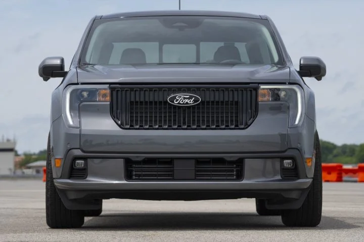 A photo showing the exterior of the 2025 Ford Maverick Lobo from a front angle.