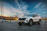 2025 Ford Explorer Platinum Mexico - Exterior 001 - Front Three Quarters