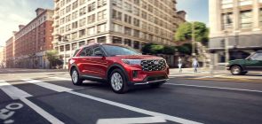 A photo showing the exterior of the 2025 Ford Explorer from a front three quarters angle.