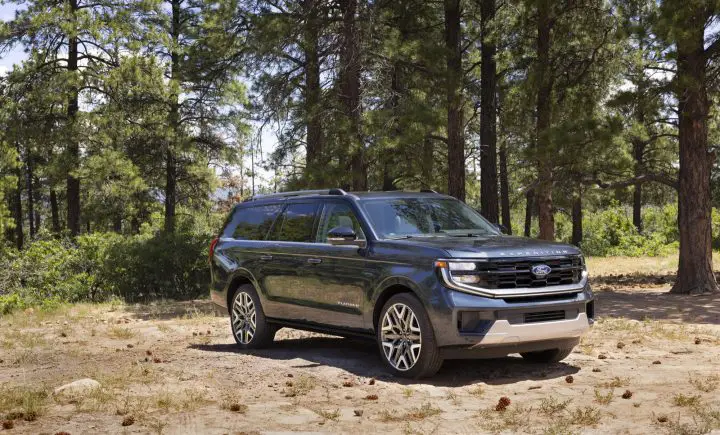A photo showing the exterior of the 2025 Ford Expedition from a front three quarters angle.