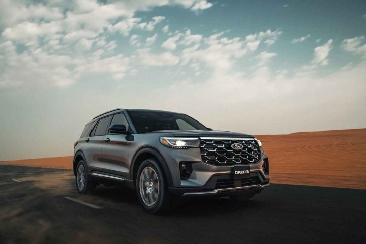 2025 Ford Explorer Middle East - Exterior 001 - Front Three Quarters