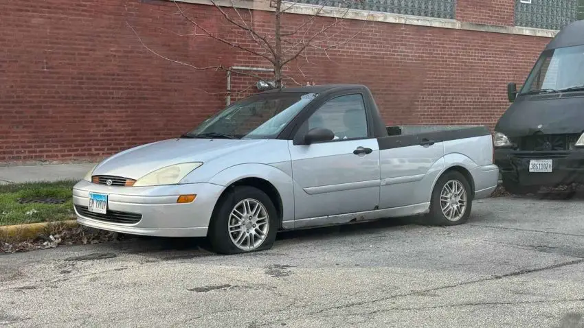 Ford Focus Pickup - Exterior 001 - Front Three Quarters