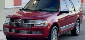 2008 Lincoln Navigator With 57K Miles - Exterior 001 - Front Three Quarters