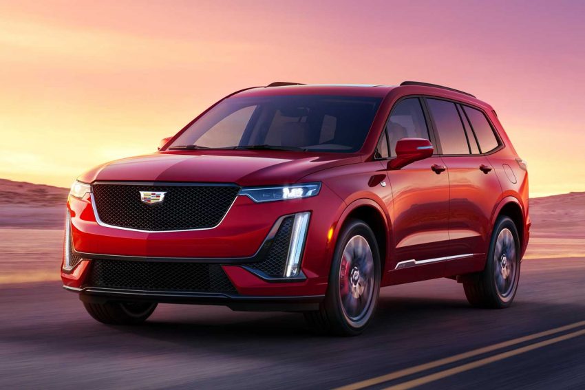 A photo showing the exterior of a 2024 Cadillac XT6 from the front three quarters angle.