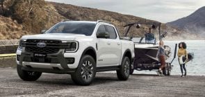 2025 Ford Ranger PHEV Wildtrak - Exterior 001 - Front Three Quarters