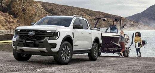 2025 Ford Ranger PHEV Wildtrak - Exterior 001 - Front Three Quarters