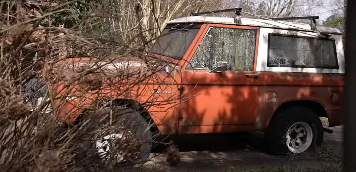Video still of the 1977 Ford Bronco barn find, showing a front three quarters view. It's been sitting for decades. 