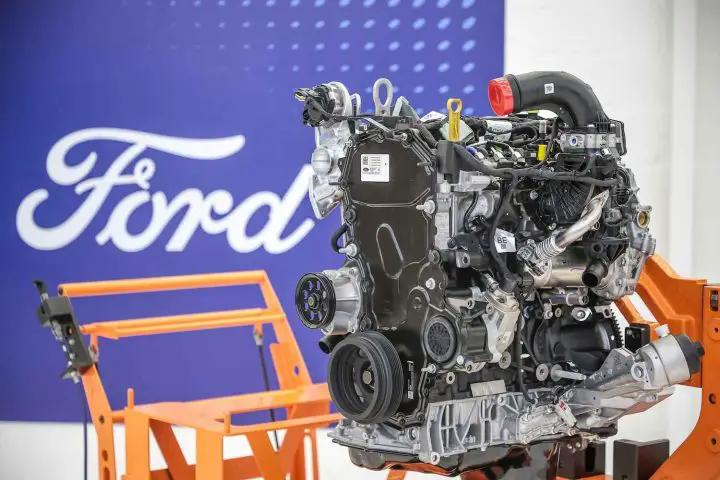 A photo showing the Ford 2.0L Panther diesel engine at the Pacheco Assembly plant.