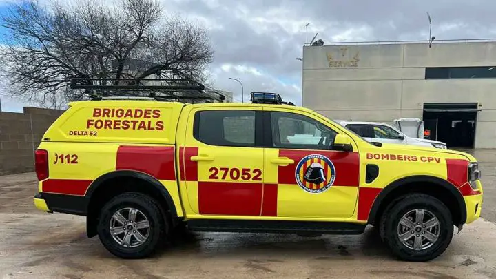 A photo showing the exterior of a Ford Ranger rapid response vehicle in Spain from a side angle.