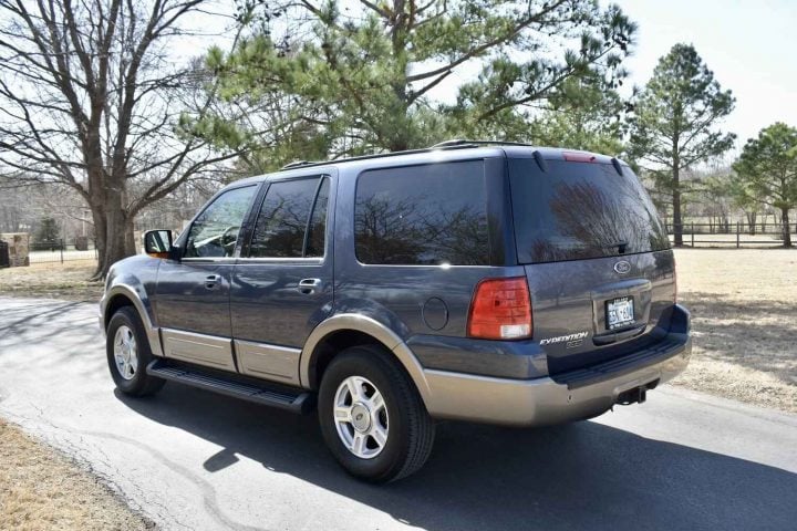 A photo showing the exterior of a 2003 Ford Expedition from a rear three quarters angle.