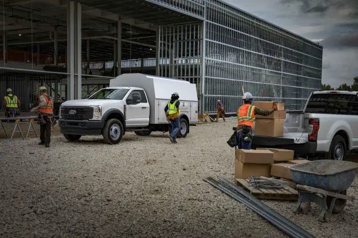 A photo showing the 2025 Ford Super Duty F-550 from a front three quarters angle.