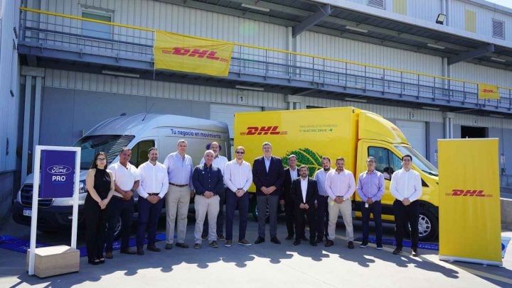A photo showing the exterior of the Ford E-Transit purchased by DHL in Argentina from a front three quarters angle.