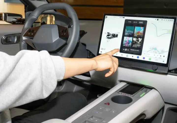 A photo showing the new Hyundai Pleos Connect infotainment software.