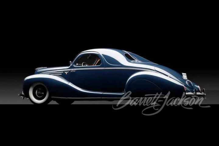 A photo showing the exterior of a 1939 Lincoln Zephyr from a rear three quarters angle.