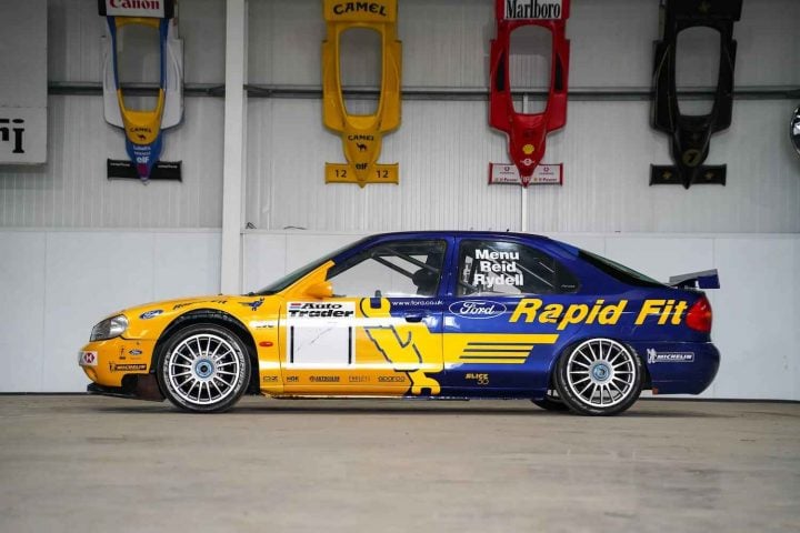 A photo showing the exterior of a 2000 Ford Mondeo racing simulator from a side angle.