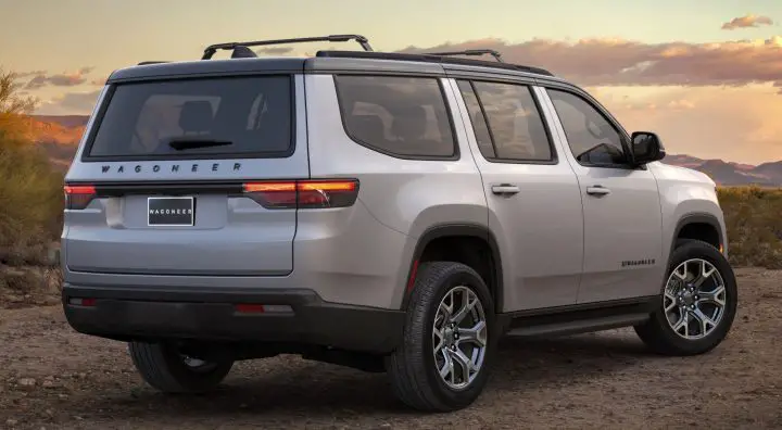 A photo showing a rear three-quarters view of the 2025 Jeep Wagoneer Overland, which rivals the Ford Expedition Tremor. 