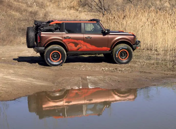 A photo showing the exterior of the Ford Bronco Off-Roadeo Arches Edition concept from a side angle.