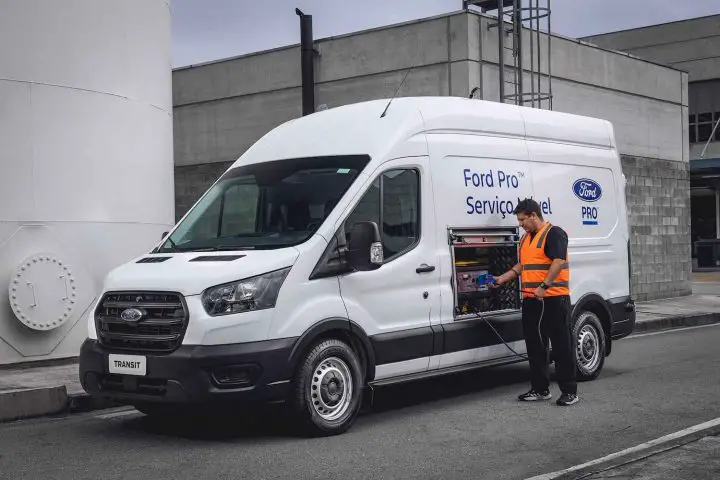 A photo showing the exterior of a Ford Pro mobile service van in Brazil from a front three quarters angle.