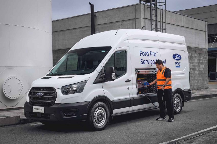 A photo showing the exterior of a Ford Pro mobile service van in Brazil from a front three quarters angle.