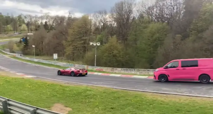 Video still of Shme150 driving his Ford GT on the Nürburgring, followed closely by his own bright pink Ford Transit Custom.