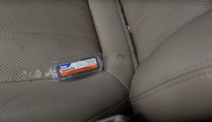 A photo showing the interior of a Lincoln LS with an ant infestation.