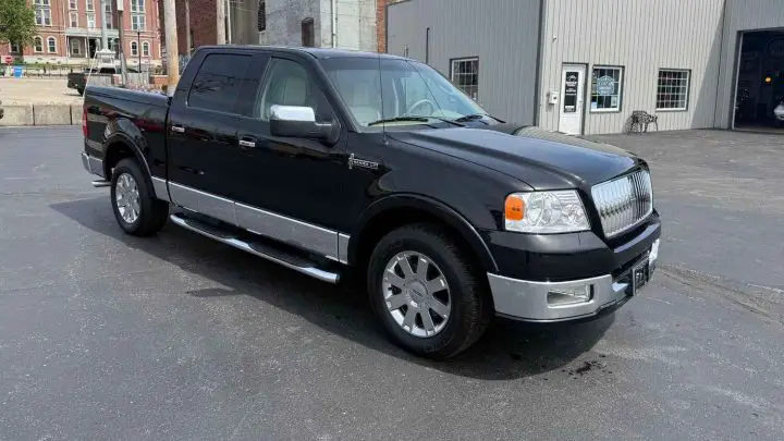 A photo showing the exterior of a 2006 Lincoln Mark LT from a front three quarters angle.
