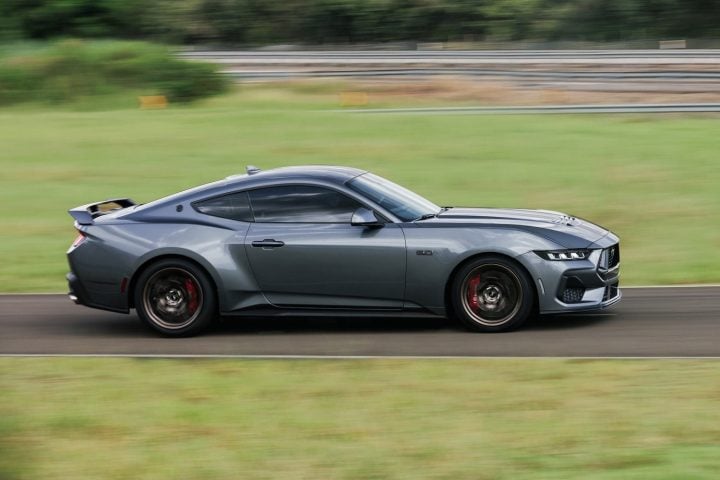 A photo showing the exterior of the Ford Mustang GT Performance Manual Limited Edition in Brazil from a side angle.