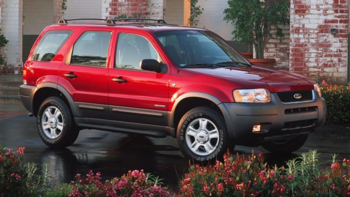 A photo showing the exterior of the 2012 Ford Escape from a front three quarters angle.