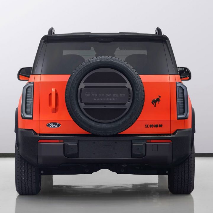 A photo showing the exterior of the Chinese Ford Bronco EV/EREV from a rear angle.