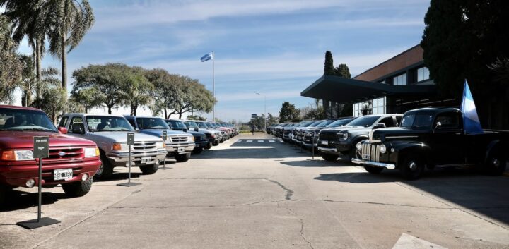 A photo showing the exterior of a group of Ford Ranger pickups in South America from a front three quarters angle.